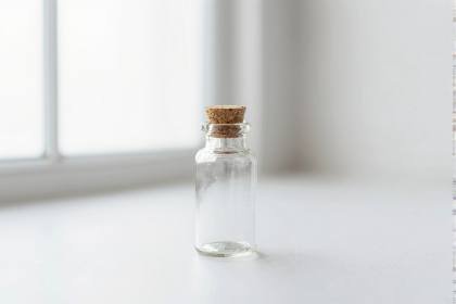 Kleiner Flakon mit Korken