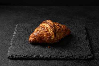 Croissant im Streiflicht