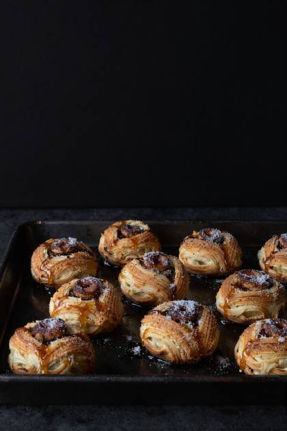 Franzbrötchen auf dem Blech