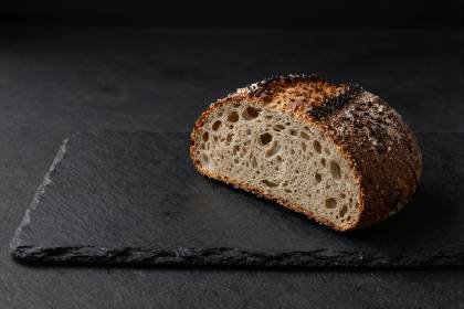 Körnerbrot aufgeschnitten