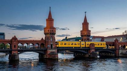 Oberbaumbrücke zur blauen Stunde