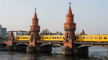 Oberbaumbrücke bei Tageslicht