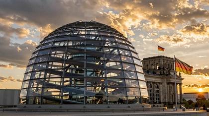 Reichstagskuppel im Sonnenuntergang