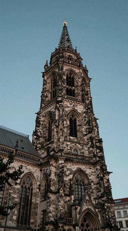 Neugotischer Kirchturm