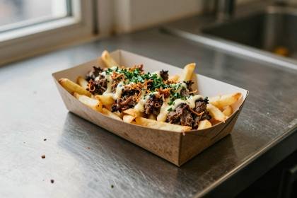 Kebab-Box mit Pommes