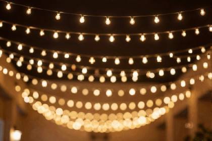 Lichterkette unter der Decke