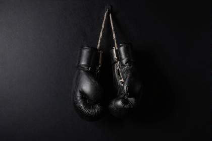 Boxhandschuhe am Haken