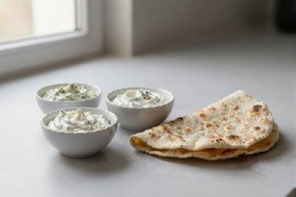 Brot mit Dips (quer)