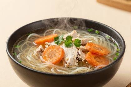 Hühnersuppe mit Nudeln