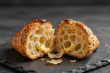 Croissant im Anschnitt