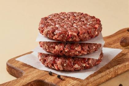 Rinder-Patties gestapelt