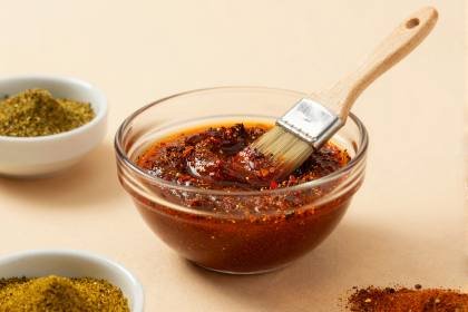 Marinade mit Pinsel