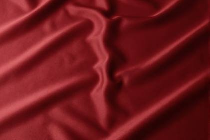 Rote Seide (quer)
