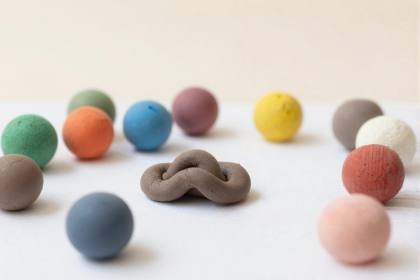 Knetkugeln in bunten Farben
