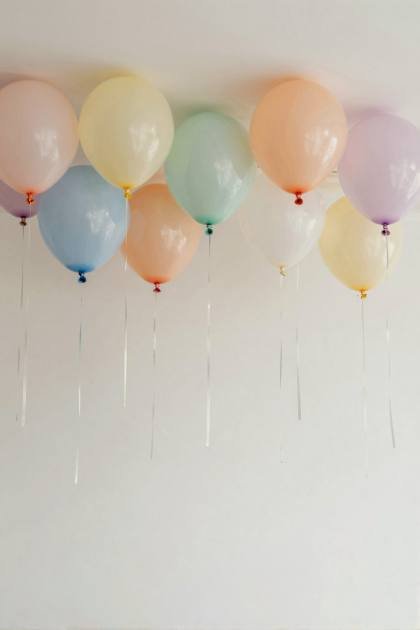 Luftballons an der Decke