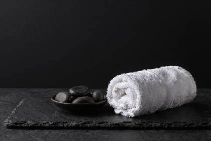 Handtuch mit Steinschale