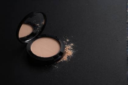 Zerbrochener Puder