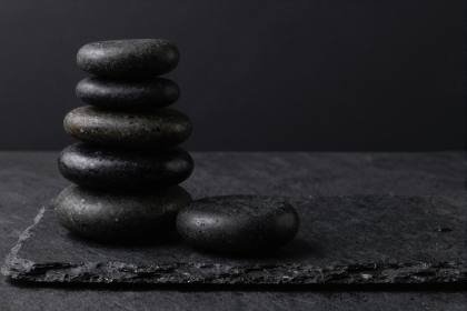 Massagesteine gestapelt