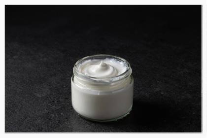 Cremetiegel mit glatter Oberfläche