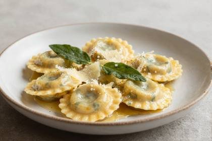 Ravioli in Salbeibutter