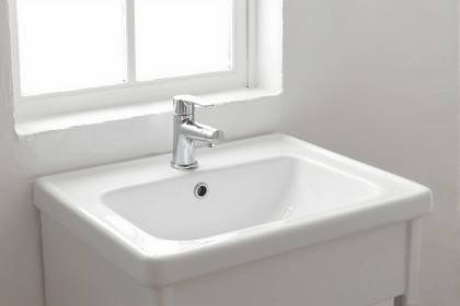 Makelloses weißes Waschbecken