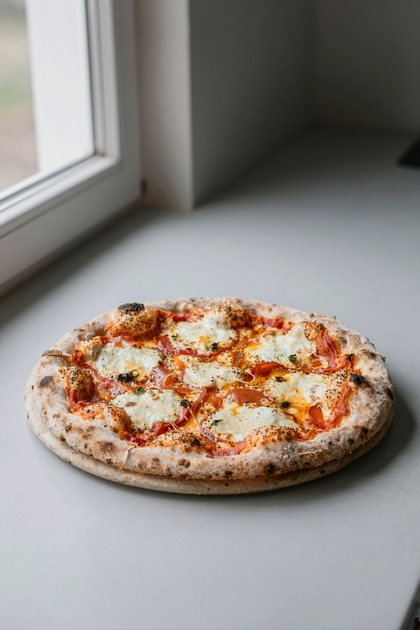 Pizza aus dem Ofen (hoch)