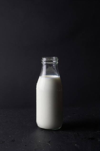 Milchflasche im Durchlicht