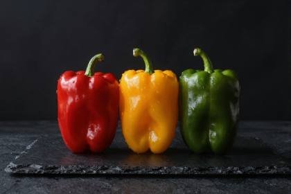 Drei Paprika nebeneinander