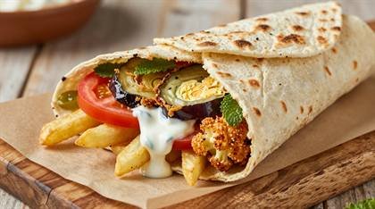 Falafel-Wrap mit Pommes