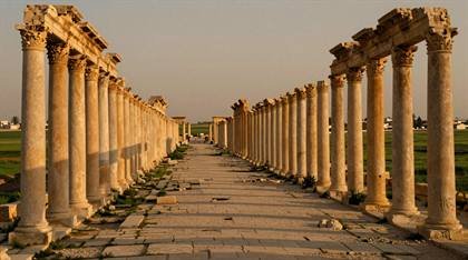 Säulenstraße von Palmyra im Abendlicht